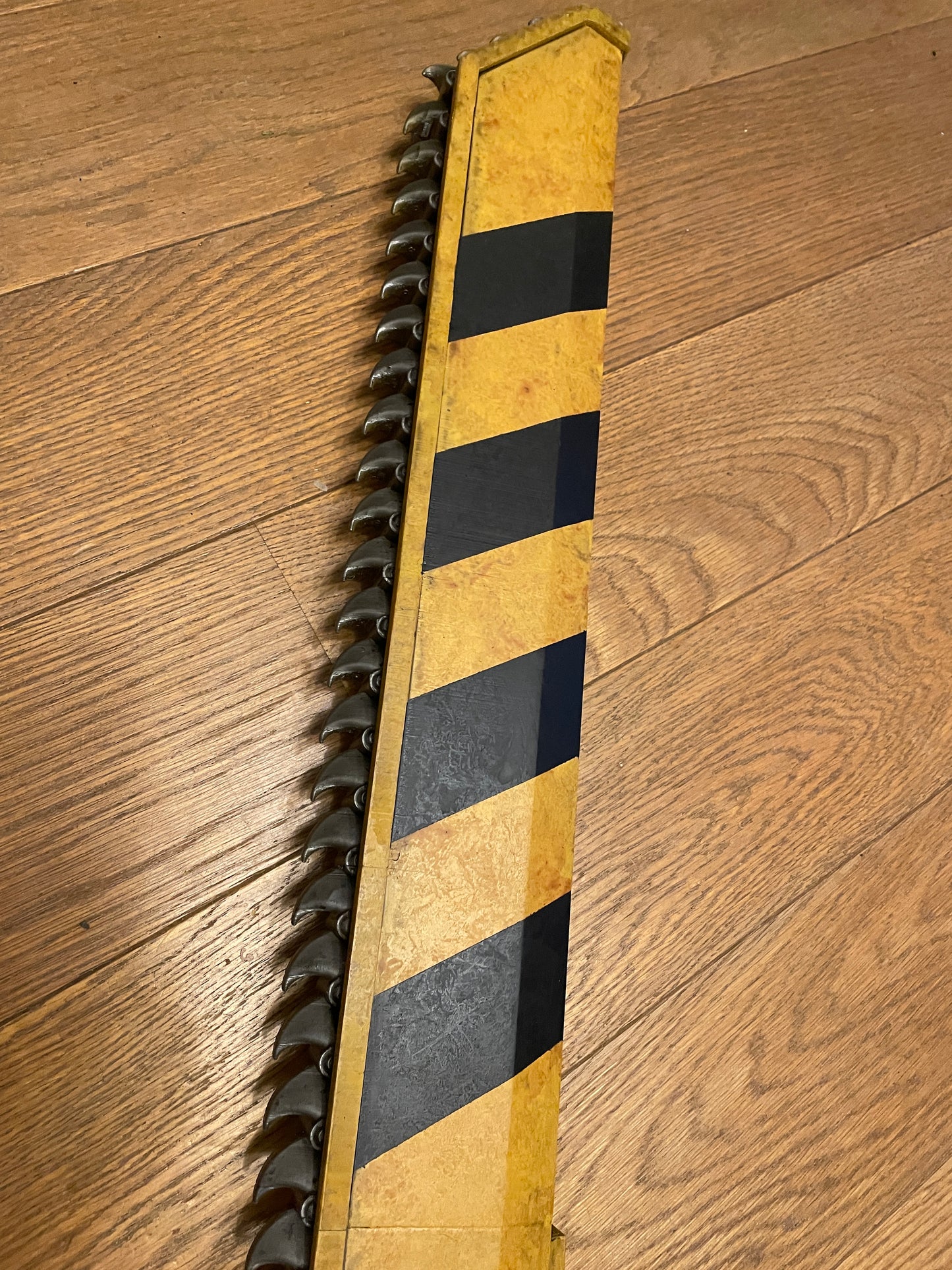 40k Chainsword | Life Size Cosplay